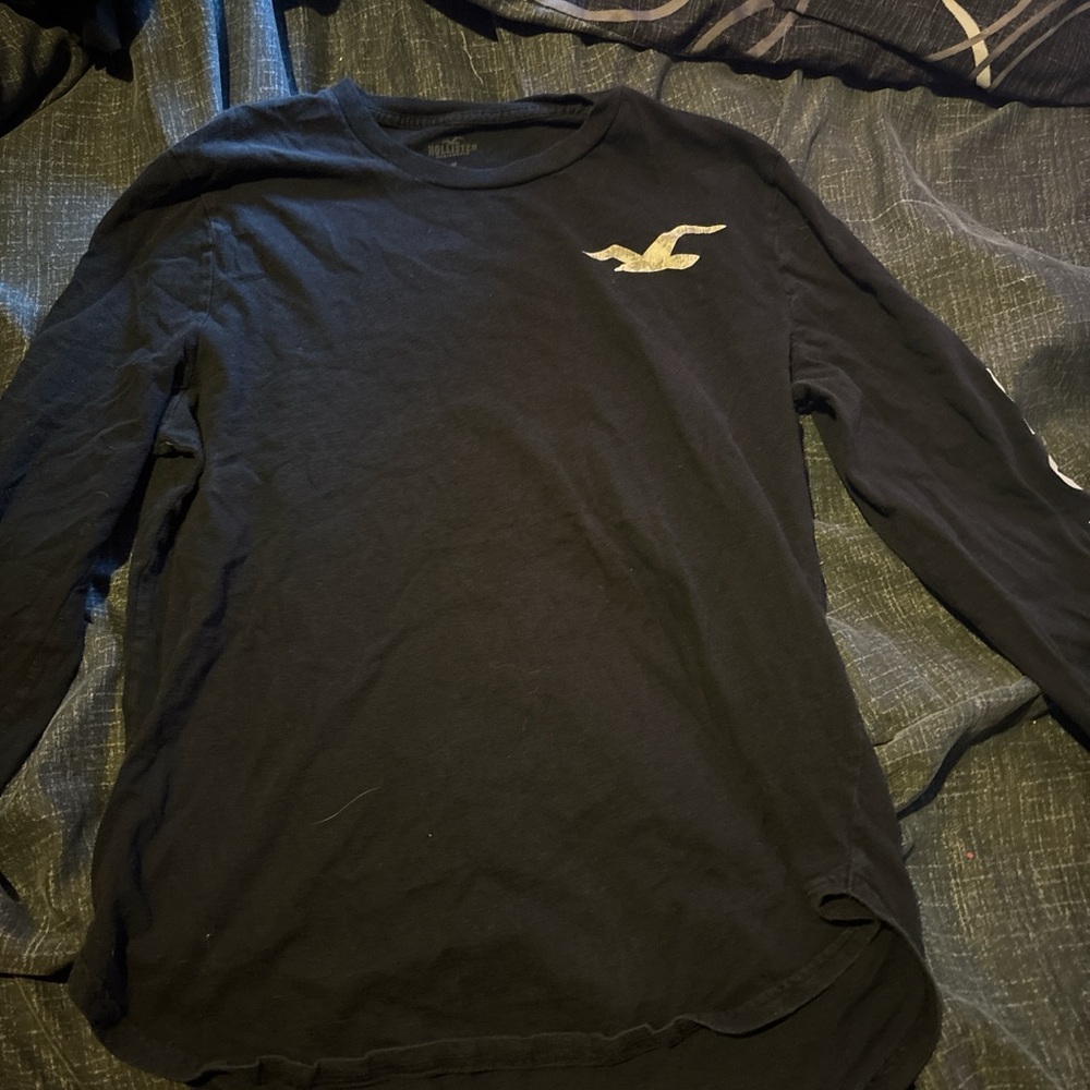 Hollister Men's Black Long Sleeve Tee with Logo